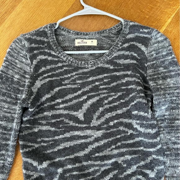 Hollister Gray Tiger Print Cropped Sweater - Picture 5 of 6